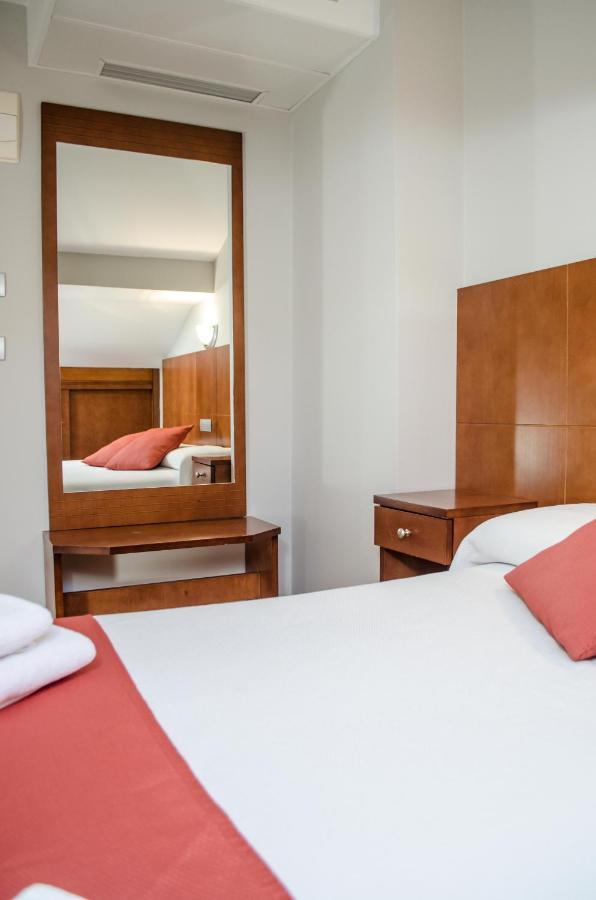 Hotel Jaqués Jaca Extérieur photo