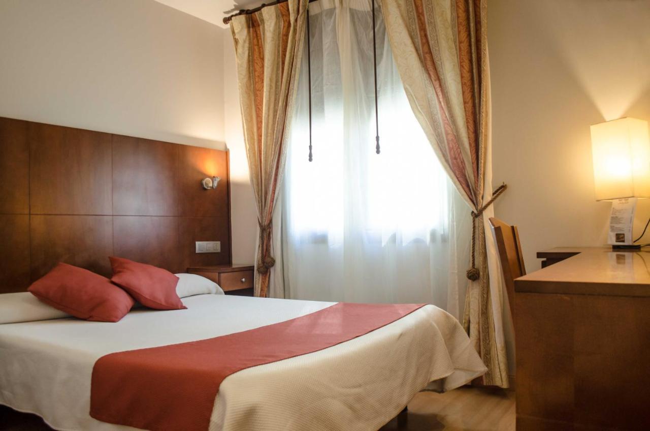 Hotel Jaqués Jaca Extérieur photo