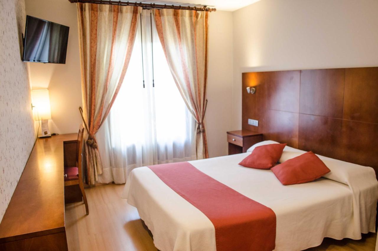 Hotel Jaqués Jaca Extérieur photo
