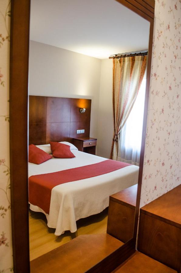 Hotel Jaqués Jaca Extérieur photo