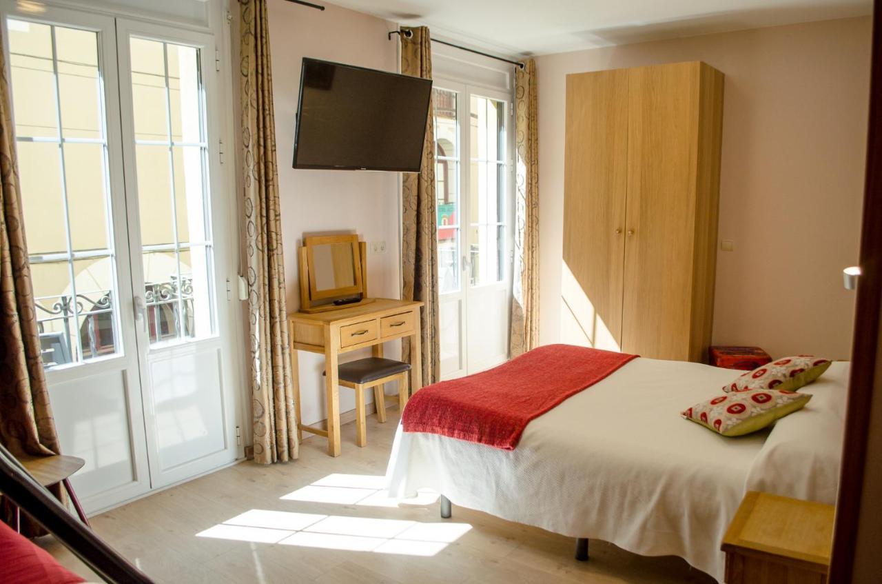 Hotel Jaqués Jaca Extérieur photo